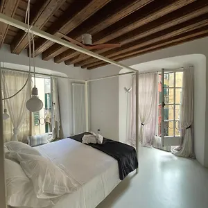 dimora-al-porto-antico.hotelitalianriviera.com/